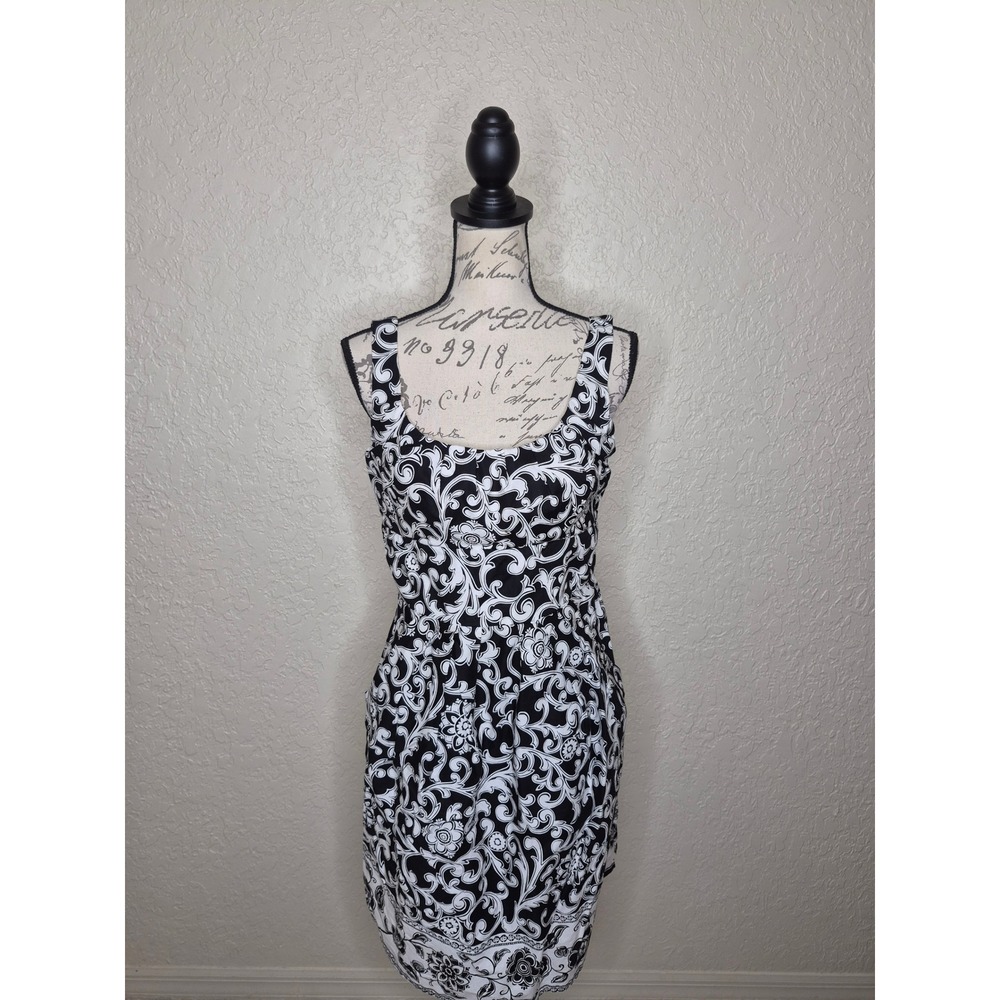 B. Smart Black White Damask Scroll Sleeveless Sheath Dress Size 12